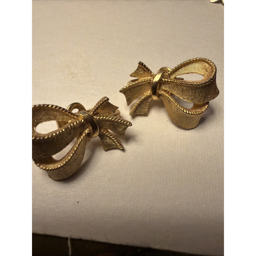 Vintage Mid Century Crown Trifari Golden Bow Clip On Earrings